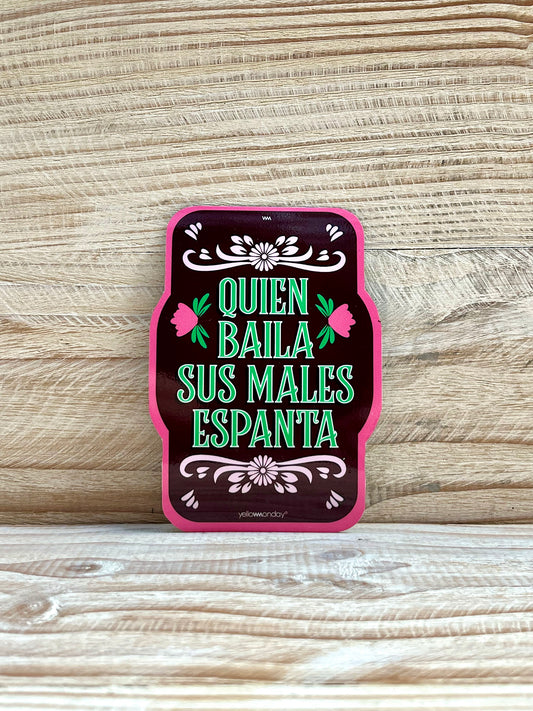 QUIEN BAILA SUS MALES ESPANTA